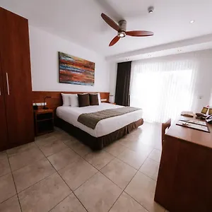 cucuve-suites.puertoayorahotels.com/